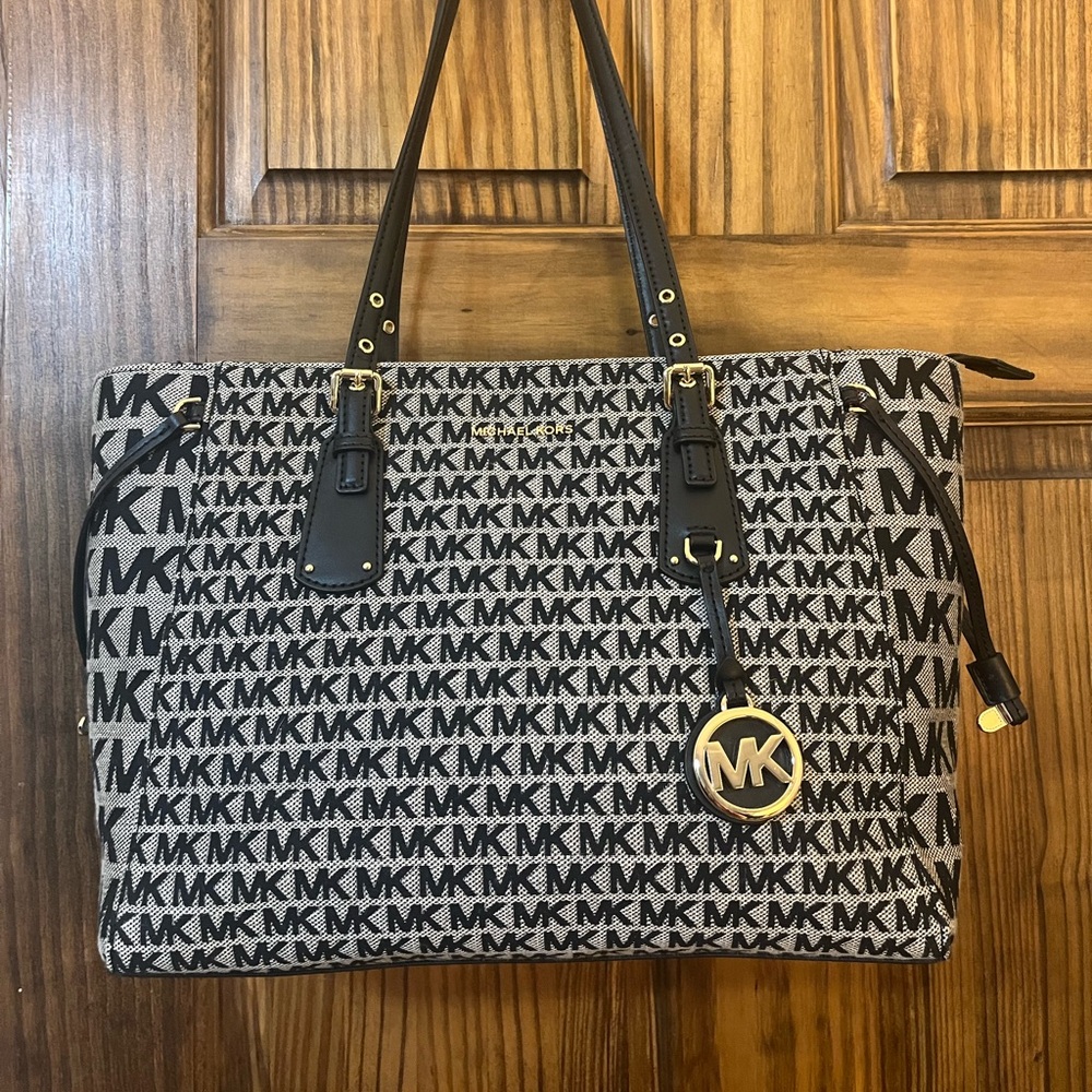 Michael Kors Voyager Logo Tote